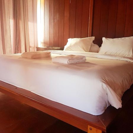 Korpak Villa & Resort Raja Ampat Saonek Exterior photo